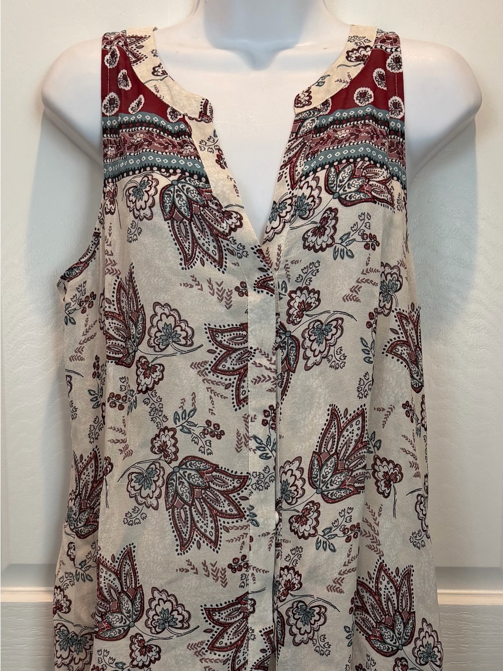 Sanctuary Cream Paisley Floral Sleeveless Button-Front Tank with Burgundy Trim